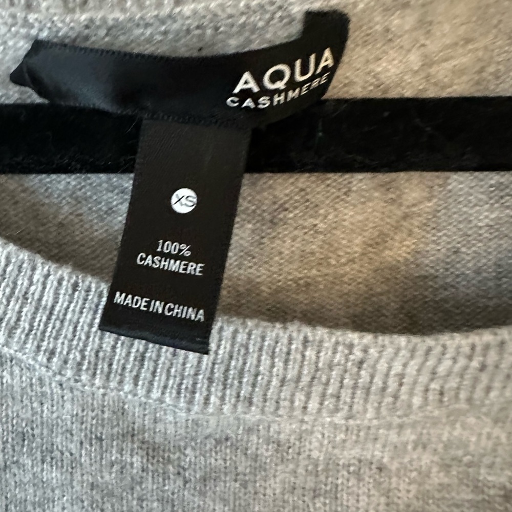 Bloomingdale’s | Gray 100% Cashmere Sweater - Picture 4 of 5